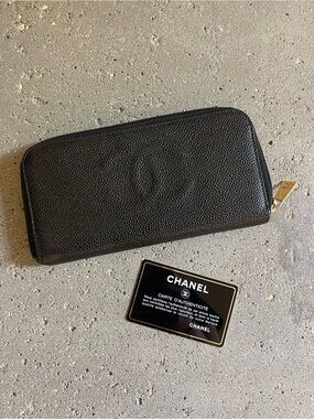 CHANEL Caviar CC Zippy Wallet in Black